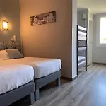 Logis Le Clement V Hotel