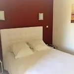 Hotel Logis Le Clement V Roquemaure (Gard)