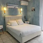 Logis Le Clement V Hotel Roquemaure (Gard)