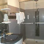 Logis Le Clement V 2* 罗克莫尔