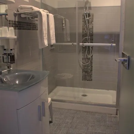 Logis Le Clement V 2*