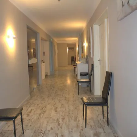 Hotel Logis Le Clement V Roquemaure (Gard)