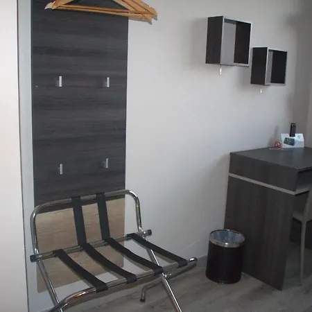 Logis Le Clement V Hotel