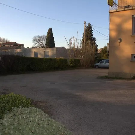 Logis Le Clement V فندق