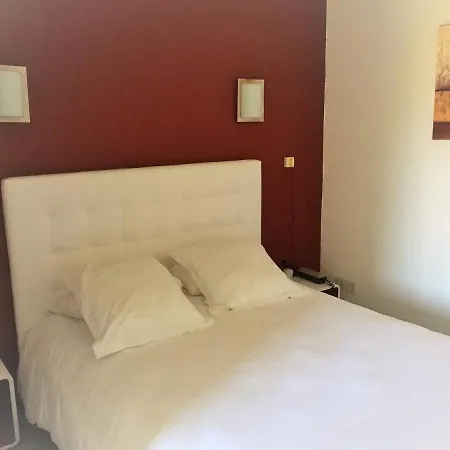 Hotel Logis Le Clement V Roquemaure (Gard)