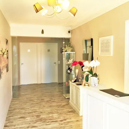 Hotel Logis Le Clement V