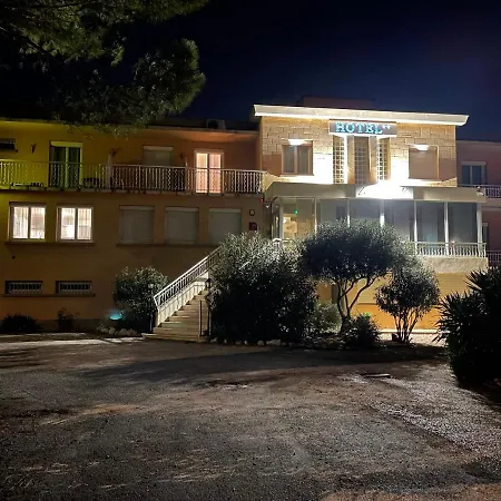 Logis Le Clement V Hotel 2*