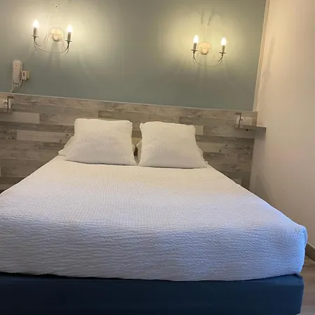 Logis Le Clement V 2*