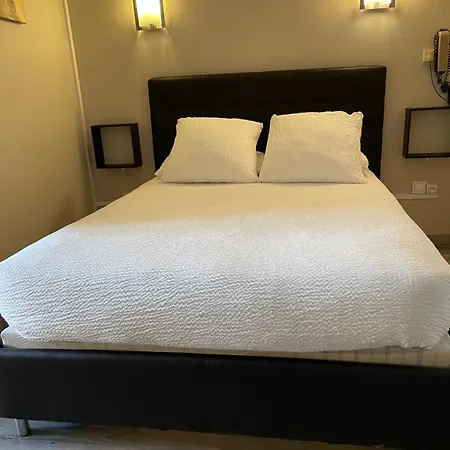 Logis Le Clement V 2*