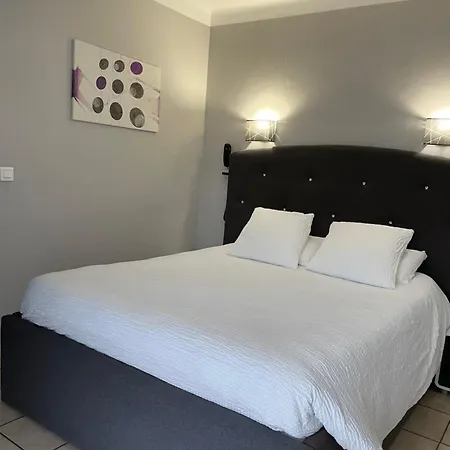 Hotel Logis Le Clement V Roquemaure (Gard)