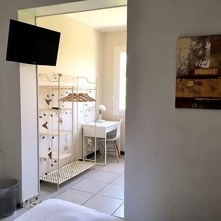 Hotel Logis Le Clement V Roquemaure (Gard)