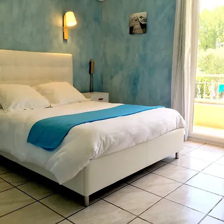 Logis Le Clement V Hotel Roquemaure (Gard)