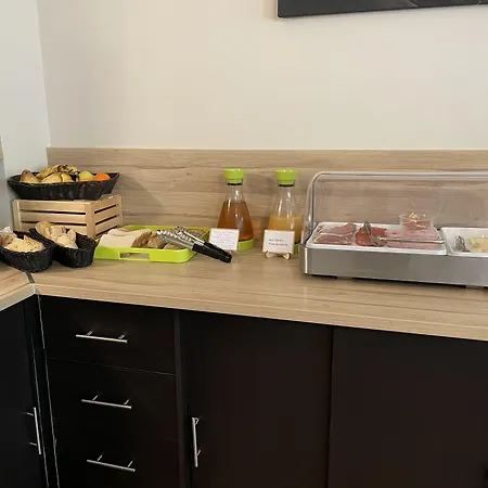 Logis Le Clement V Hotel Roquemaure (Gard)