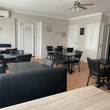 Hotel Logis Le Clement V Roquemaure (Gard)