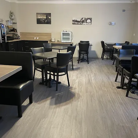 Hotel Logis Le Clement V Roquemaure (Gard)