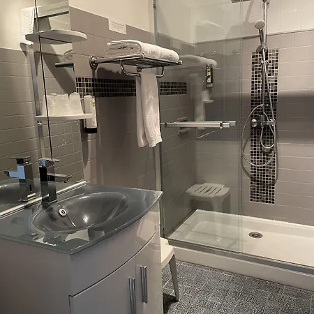 Logis Le Clement V Hotel Roquemaure (Gard)