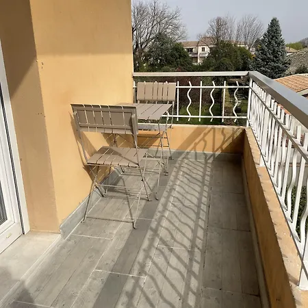 Logis Le Clement V Hotel 2*