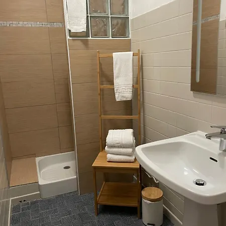 Logis Le Clement V Hotel 2*