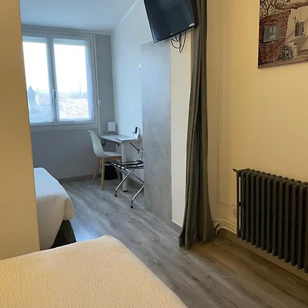 Hotel Logis Le Clement V 2*