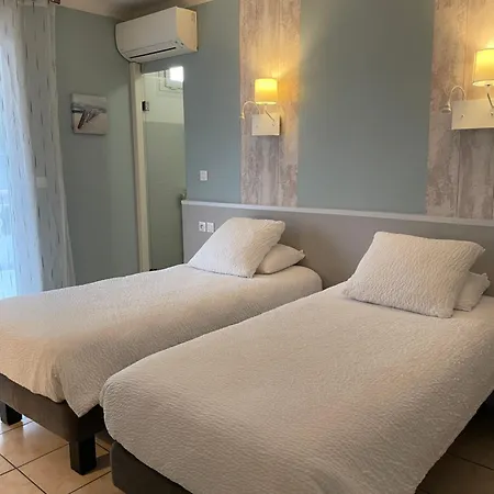 Hotel Logis Le Clement V Roquemaure (Gard)