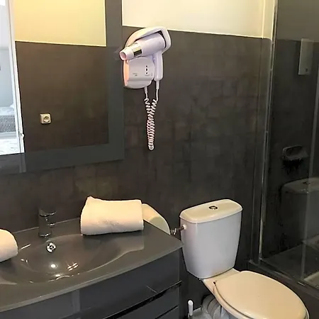 Hotel Logis Le Clement V 2*