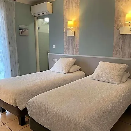 Hotel Logis Le Clement V