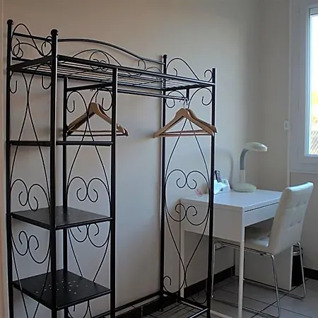 Logis Le Clement V Hotel 2*