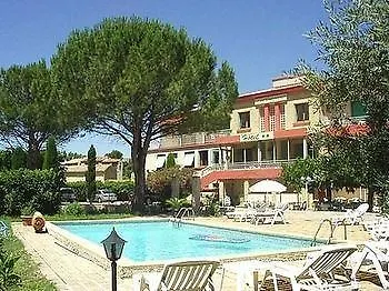 Logis Le Clement V Hotel