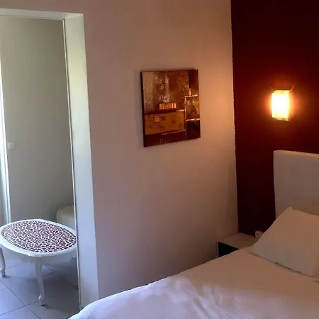 Logis Le Clement V 2*