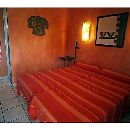 Logis Le Clement V Hotel 2*