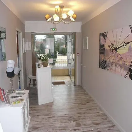 Hotel Logis Le Clement V Roquemaure (Gard)