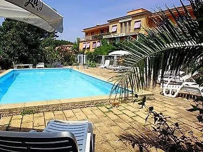 Logis Le Clement V فندق روكمور