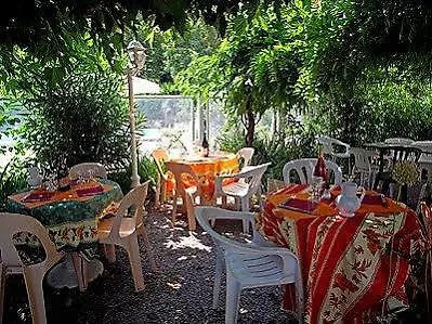 Logis Le Clement V 2* Roquemaure (Gard)