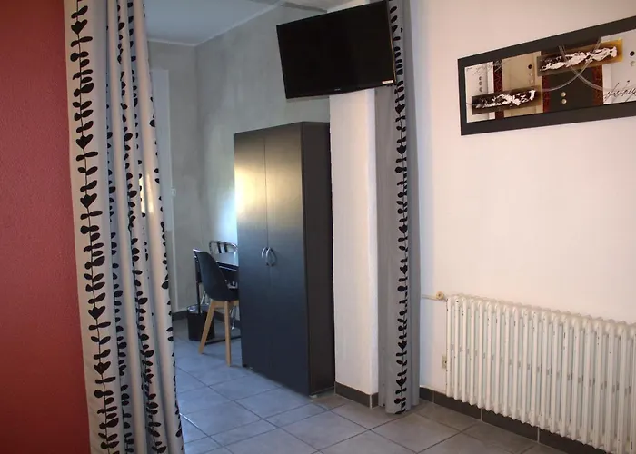 Отель Logis Le Clement V