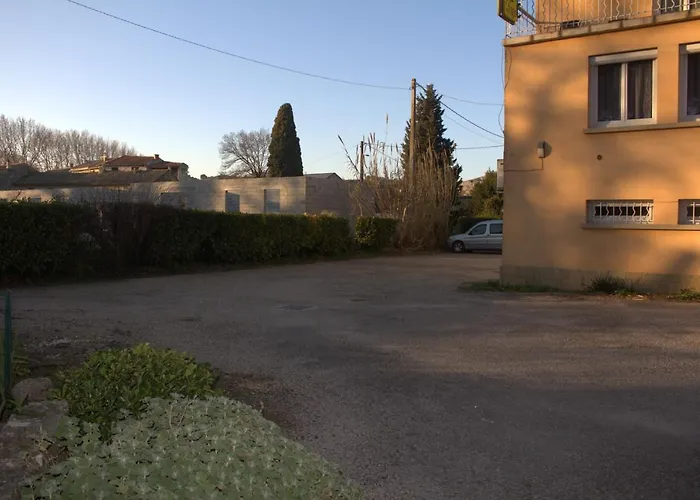 Logis Le Clement V Отель
