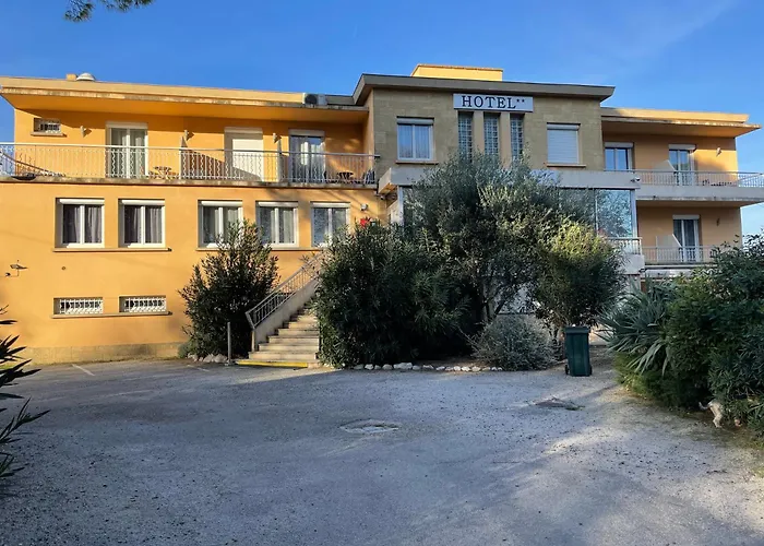 Logis Le Clement V Рокемор