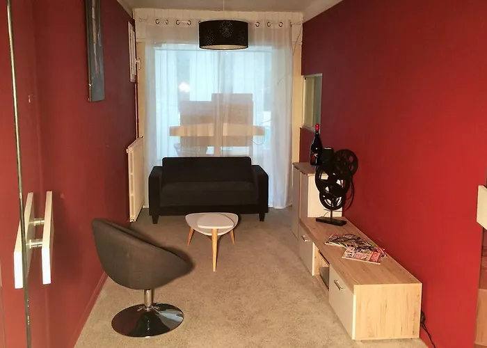 Logis Le Clement V Otel 2*